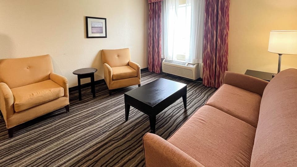 Desk, blackout drapes, iron/ironing board, free WiFi