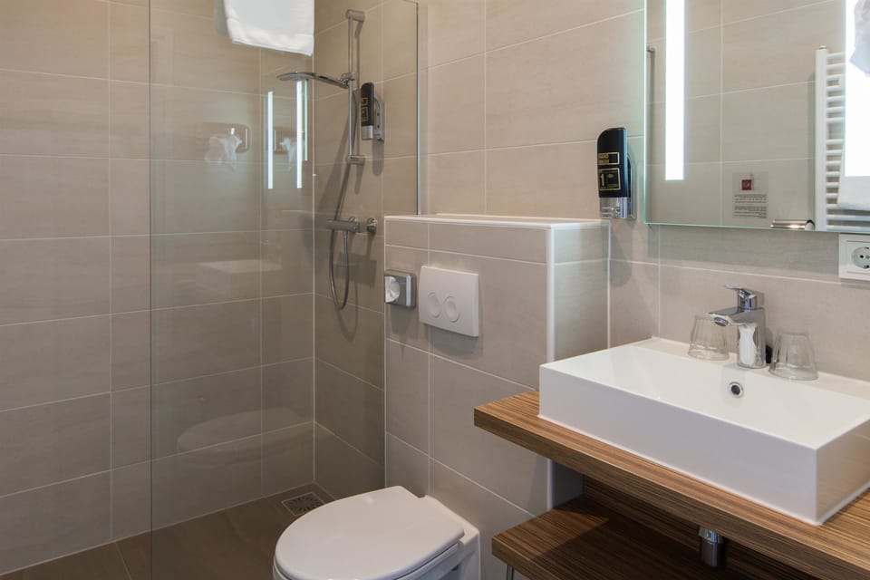 Shower, free toiletries, hair dryer, towels