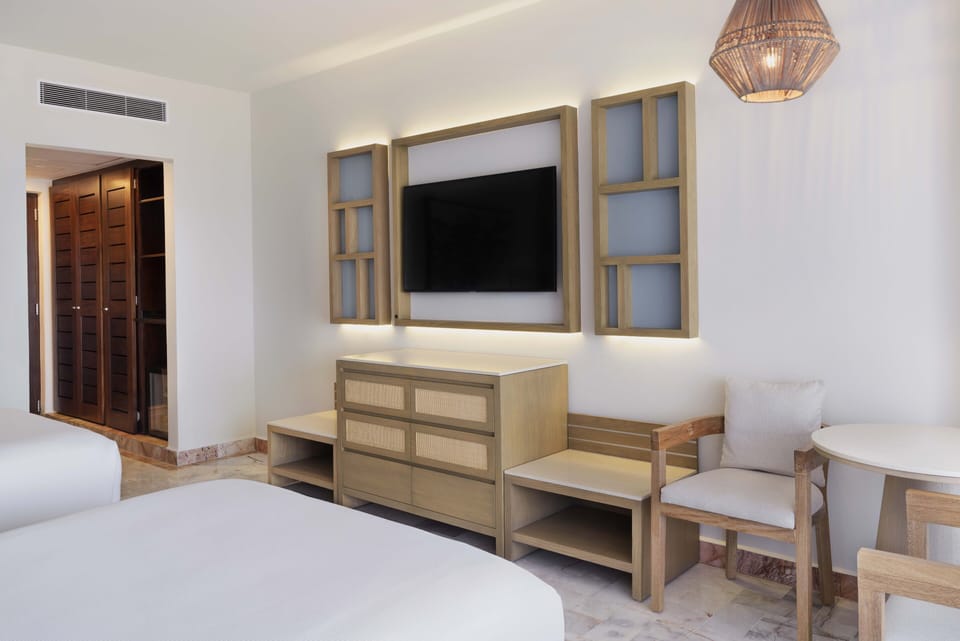 Superior Lagoon View, 1 King bed or 2 Double Beds, Non-Smoking | Free minibar, in-room safe, blackout drapes, soundproofing