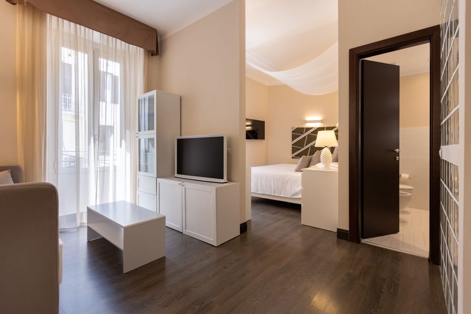 Junior Suite | Premium bedding, down comforters, memory foam beds, minibar