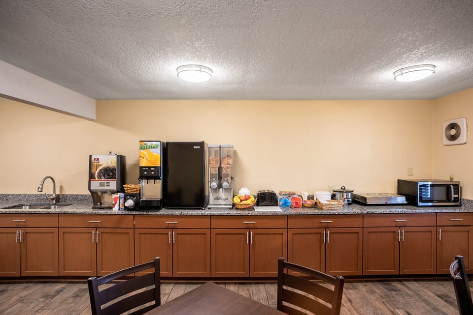 Free daily buffet breakfast