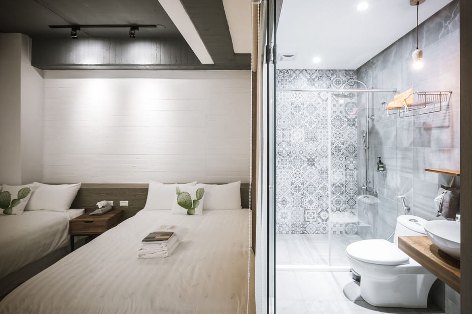Standard Quadruple Room | Bathroom | Shower, rainfall showerhead, designer toiletries, hair dryer