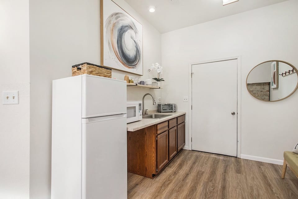 Deluxe Suite, 2 Bedrooms, Kitchenette, Harbor View (Ludwig) | Private kitchen | Shared fridge, microwave, cookware/dishes/utensils