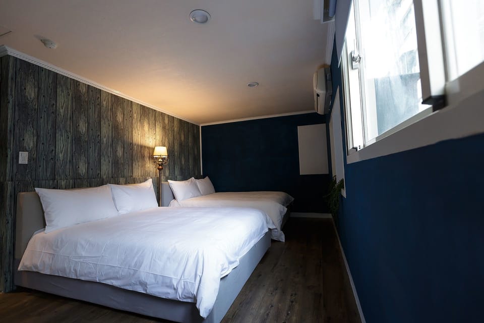 Standard Quadruple Room | Soundproofing, free WiFi