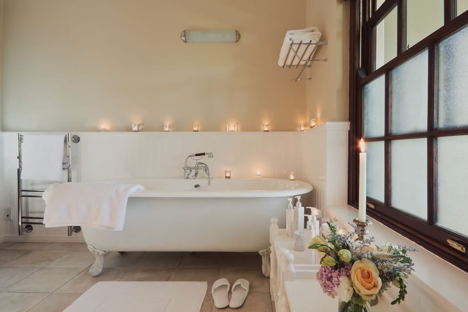 Honeymoon Suite | Bathroom | Separate tub and shower, deep soaking tub, free toiletries, hair dryer
