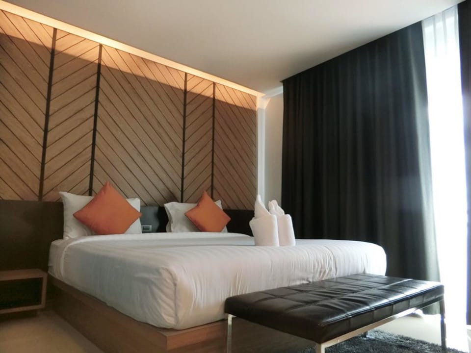 Deluxe See View | In-room safe, blackout drapes, rollaway beds, free WiFi