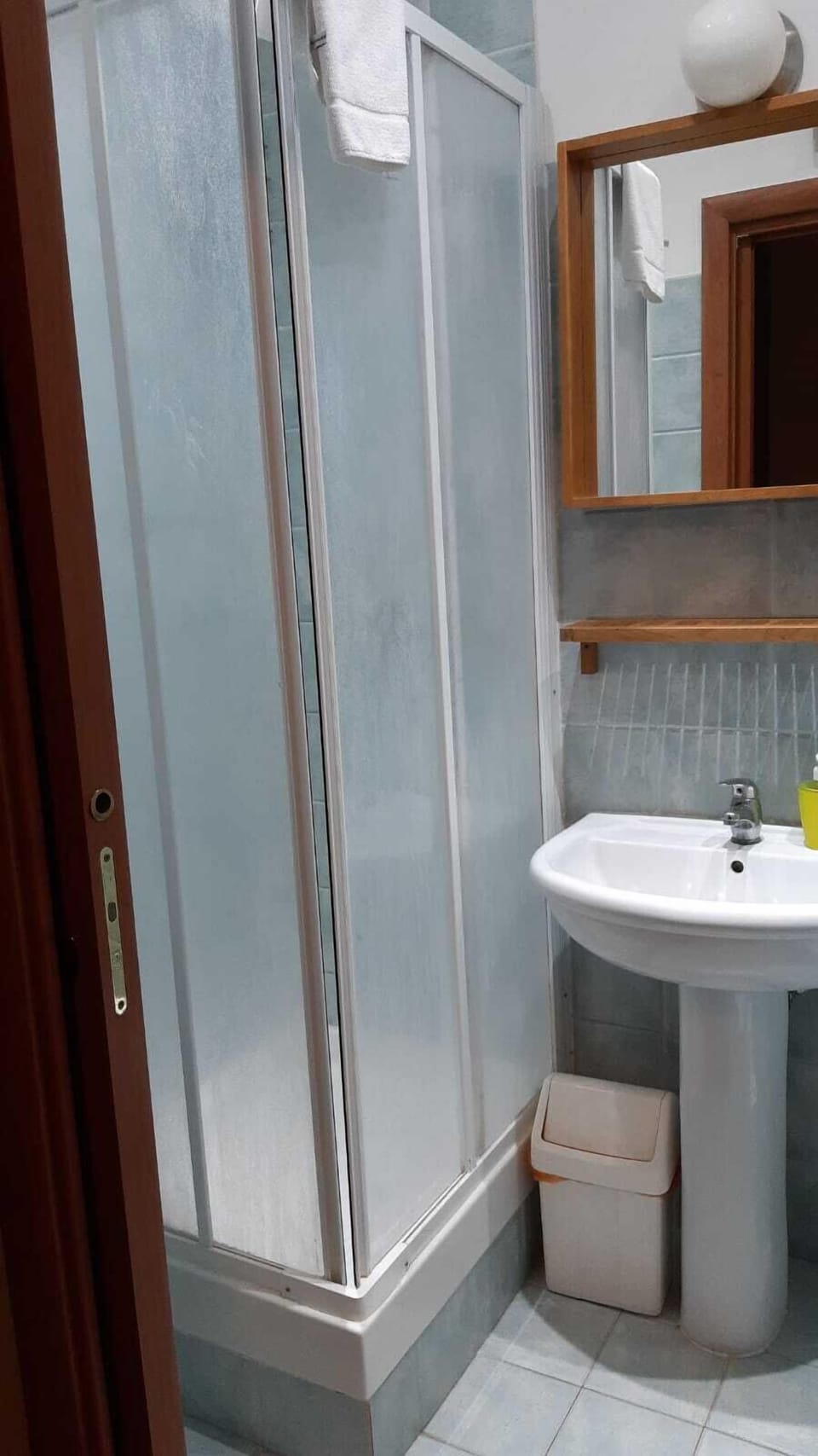 Double Room, Private Bathroom | Bathroom | Shower, hair dryer, towels