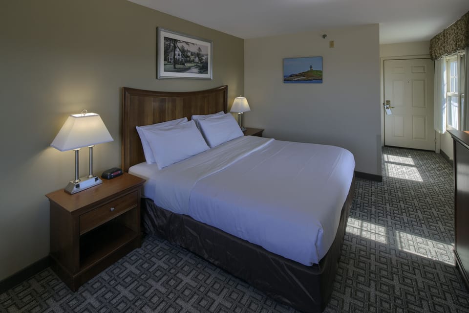 Standard Room, 1 King Bed | Blackout drapes, iron/ironing board, free WiFi, bed sheets