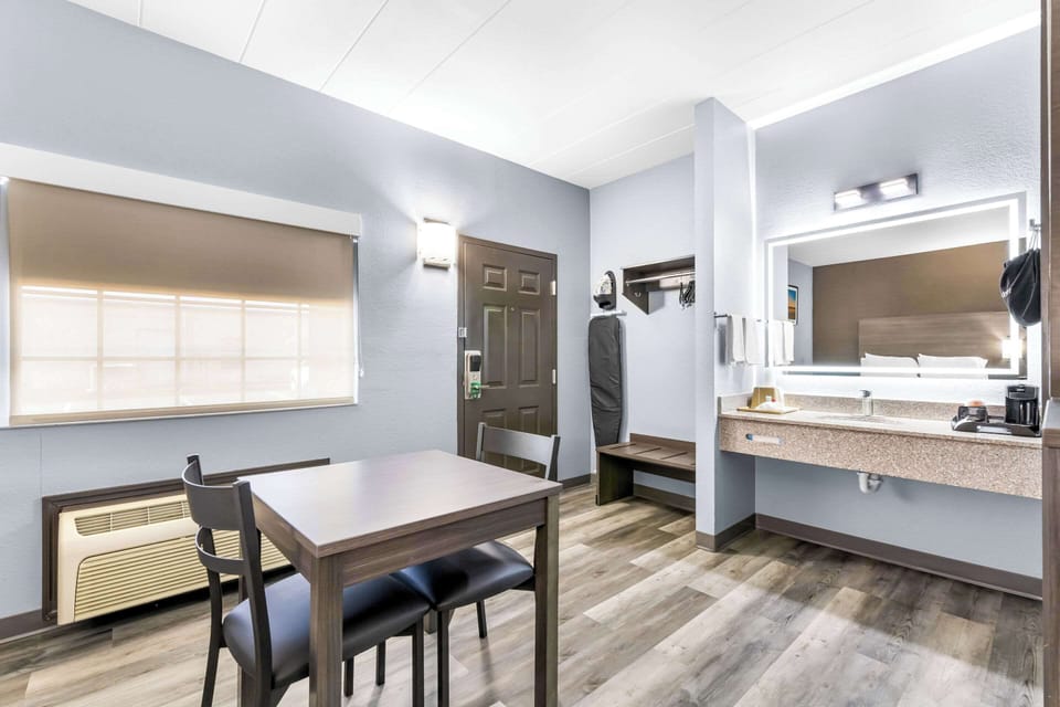 Standard Room, 2 Queen Beds, Non Smoking | Desk, iron/ironing board, WiFi (free), alarm clocks