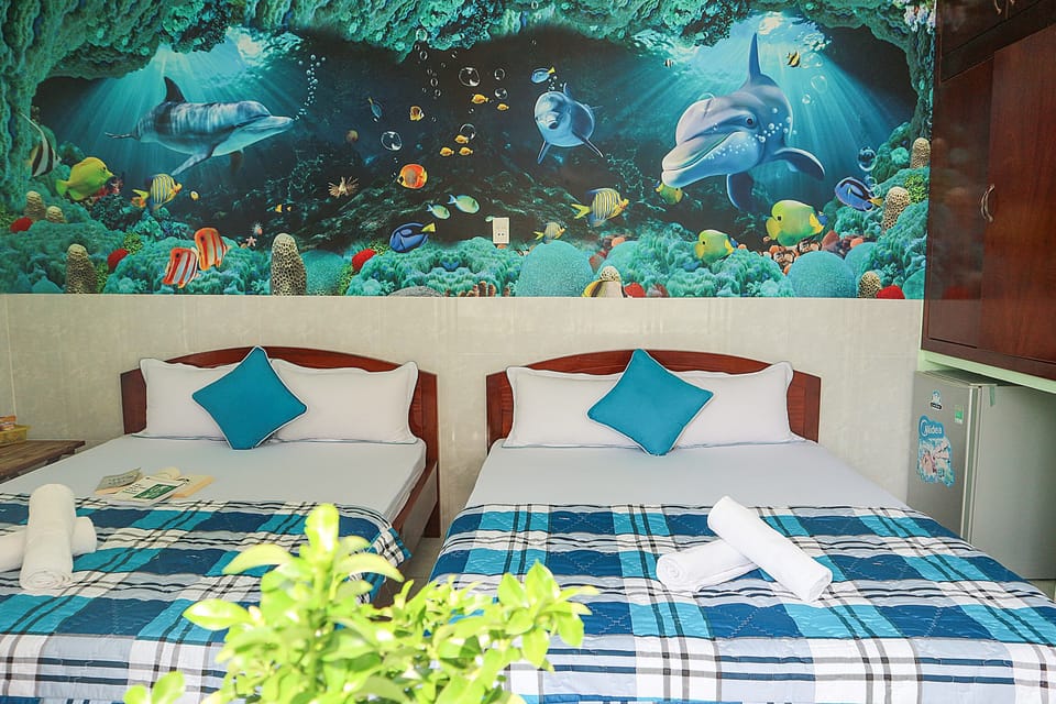 Quadruple Room | Minibar, desk, iron/ironing board, rollaway beds