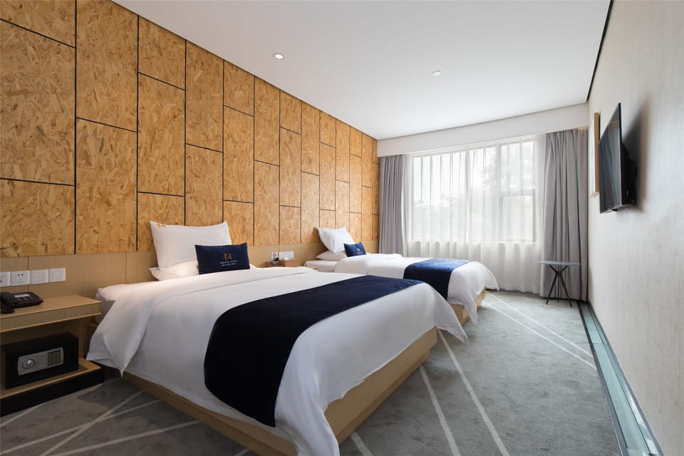Deluxe Twin Room  | Premium bedding, in-room safe, blackout drapes, soundproofing