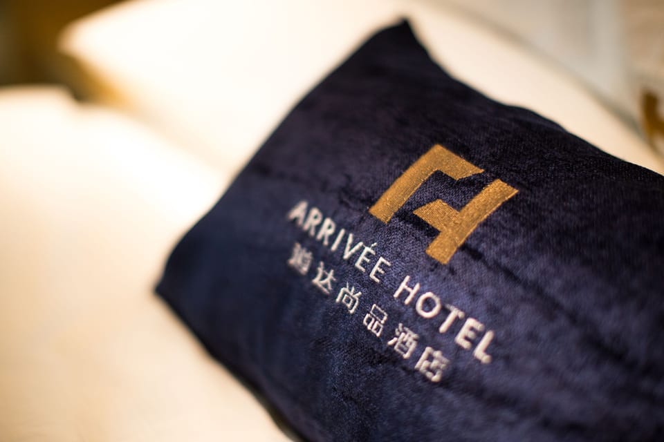 Premium bedding, in-room safe, blackout drapes, soundproofing