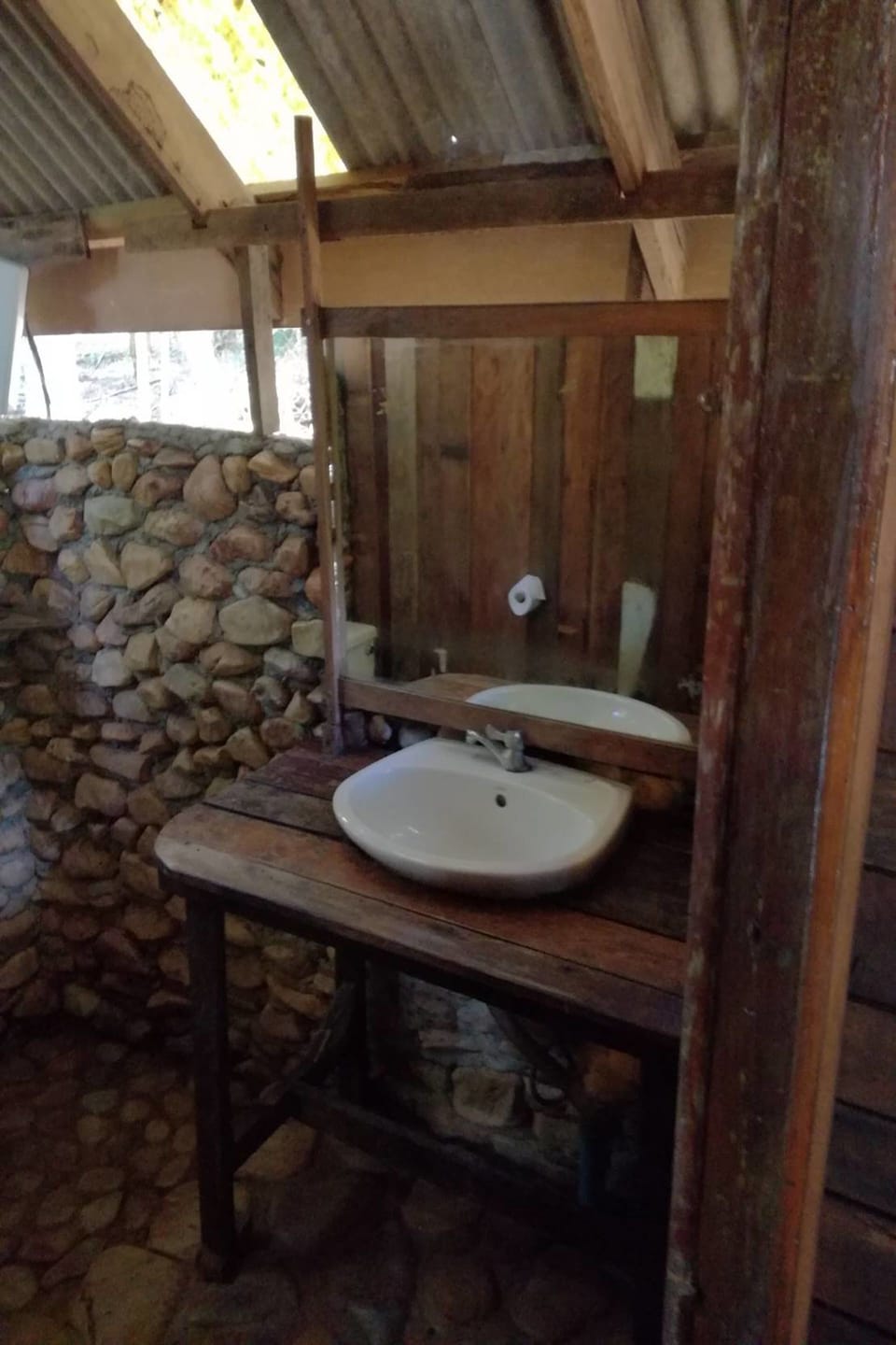 Basic Cabin, 1 King Bed, Garden View | Bathroom sink