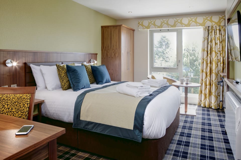 Standard Room, 1 King Bed, Non Smoking, Balcony | Premium bedding, in-room safe, desk, laptop workspace