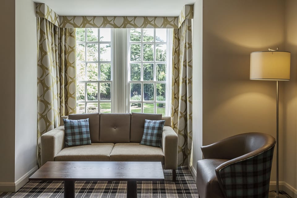 Superior Room, 1 King Bed, Non Smoking | Premium bedding, in-room safe, desk, laptop workspace
