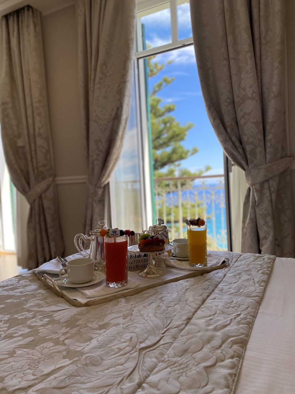 Suite, Balcony, Sea View | Hypo-allergenic bedding, memory foam beds, minibar, in-room safe