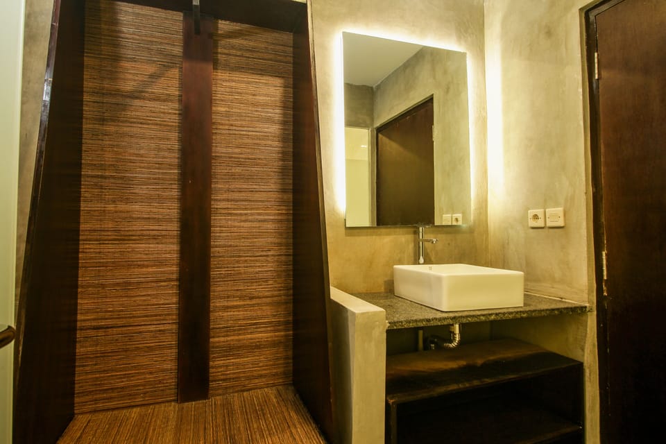 Desk, free WiFi, bed sheets, wheelchair access