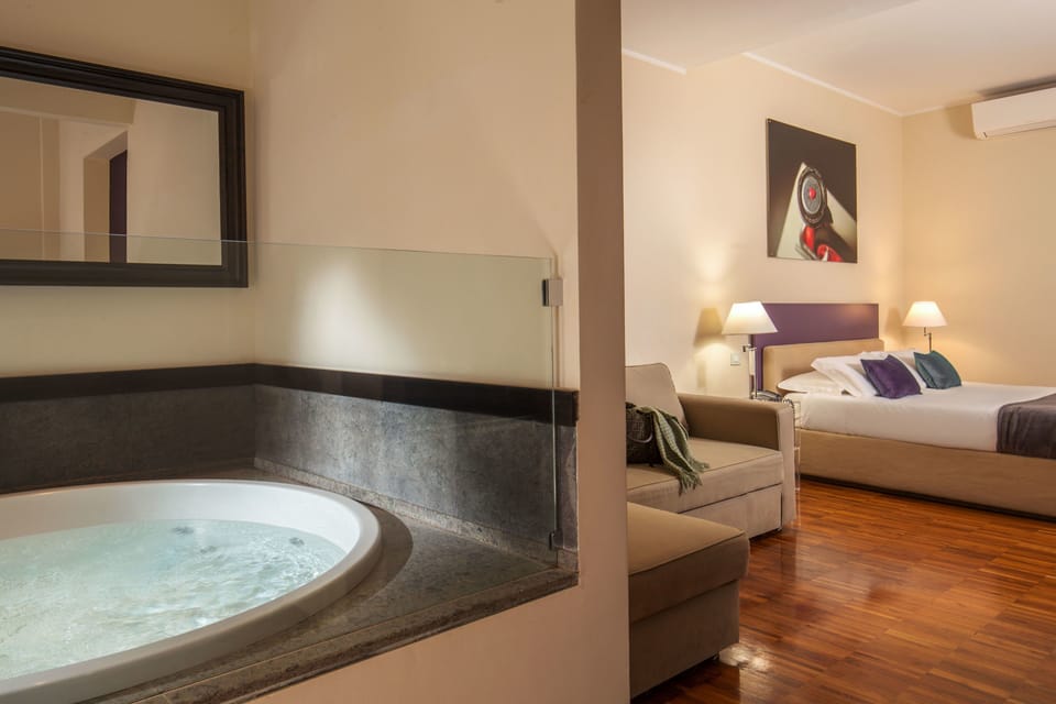 Suite, Jetted Tub | Bathroom | Shower, rainfall showerhead, hair dryer, bidet