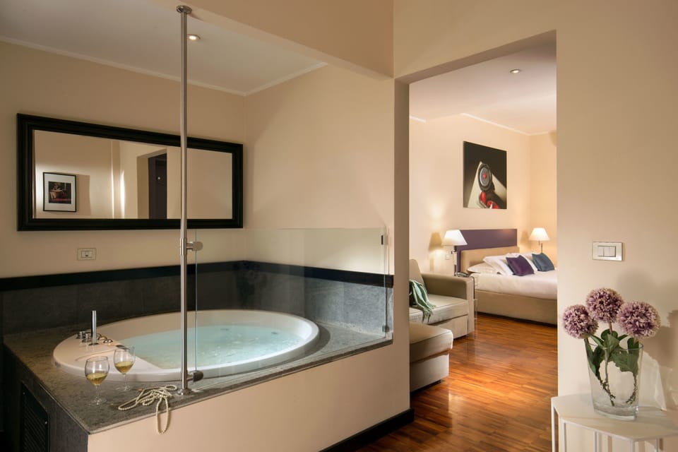 Suite, Jetted Tub | Bathroom | Shower, rainfall showerhead, hair dryer, bidet