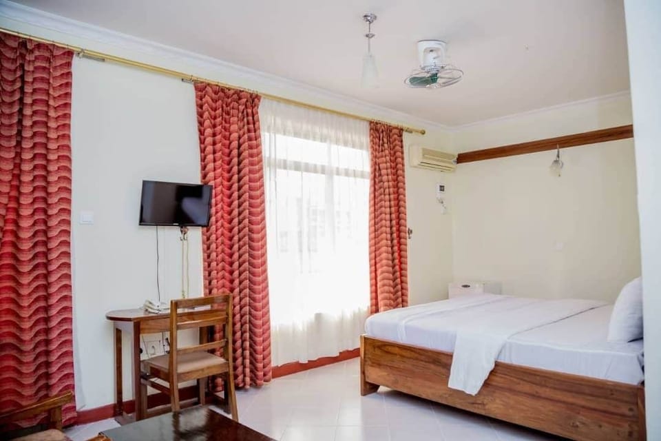 1 bedroom, minibar, desk, iron/ironing board