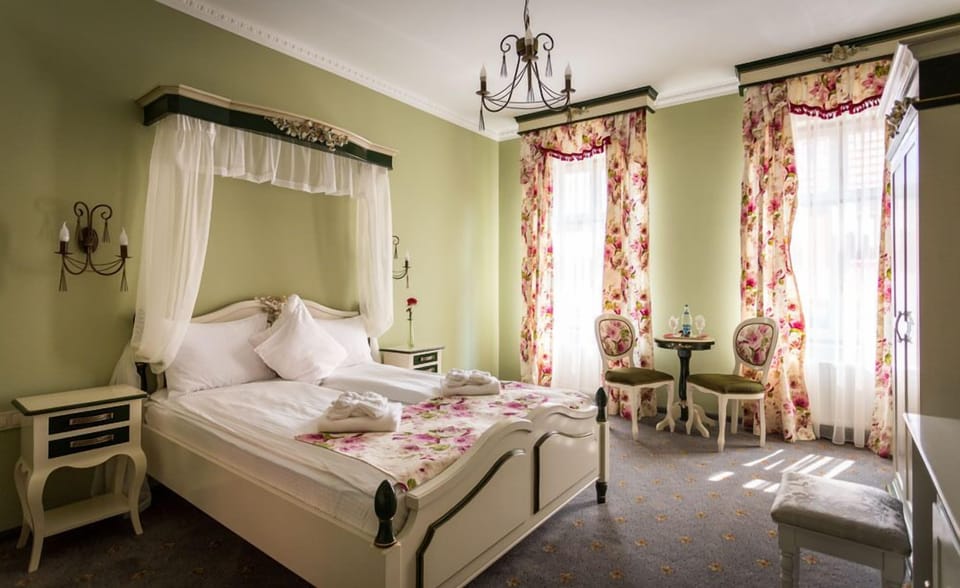 Superior Double Room | Minibar, individually decorated, individually furnished, soundproofing