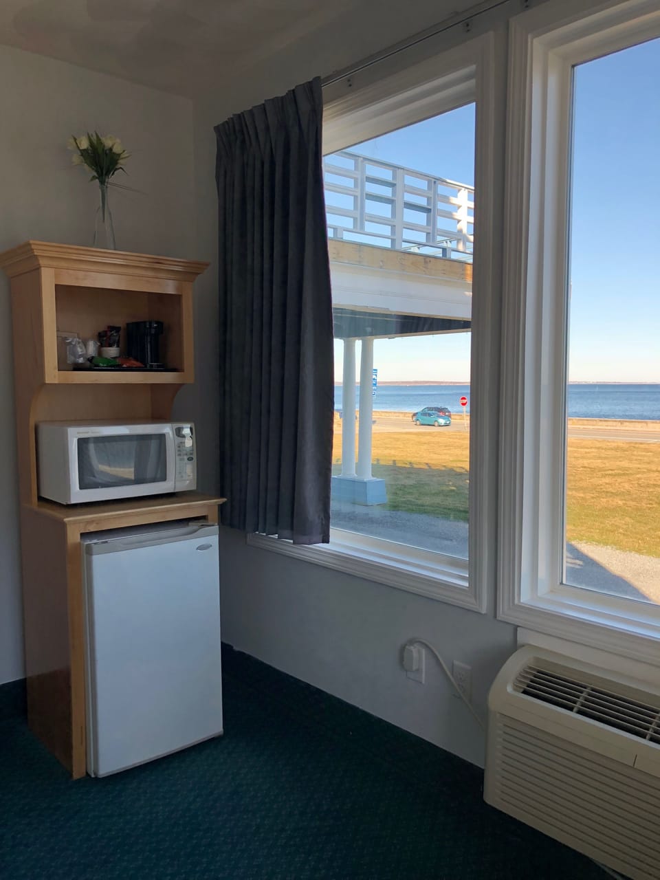 Deluxe Room, 1 King Bed, Balcony, Ocean View | Room amenity