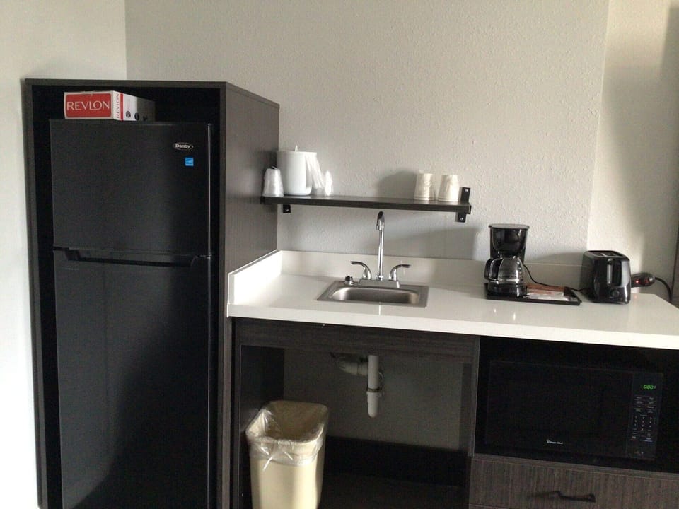 Fridge, microwave, coffee/tea maker, toaster oven