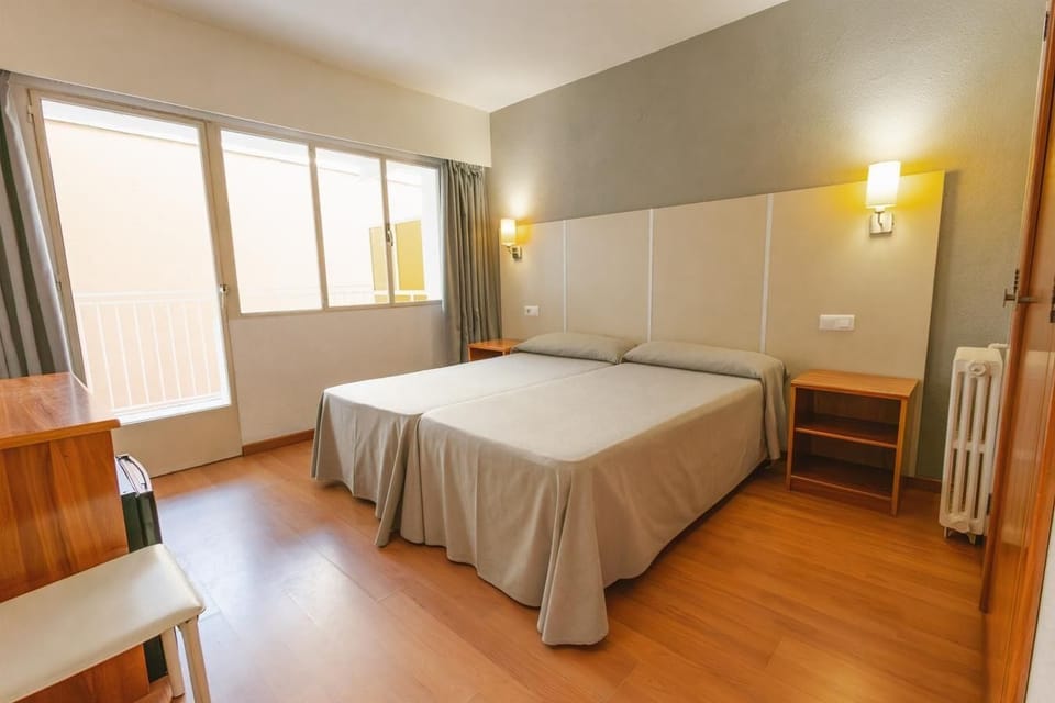 Down comforters, minibar, in-room safe, desk