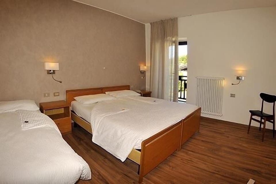 Standard Quadruple Room | In-room safe, desk, WiFi (free)