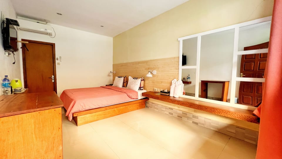 Superior Double Room | Desk, WiFi (free), bed sheets