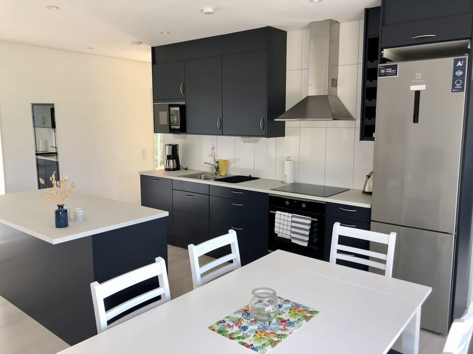 Deluxe House | Private kitchen | Coffee/tea maker, full-size fridge, microwave, oven