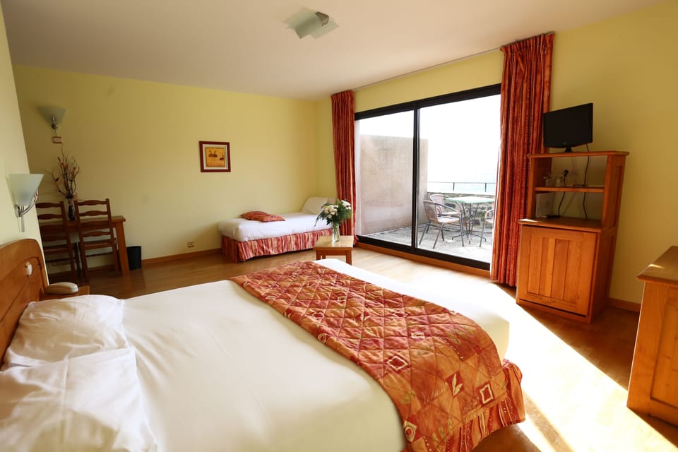Superior Triple Room | Minibar, in-room safe, free WiFi, bed sheets