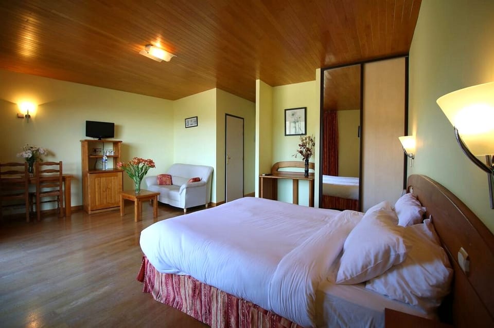 Minibar, in-room safe, free WiFi, bed sheets