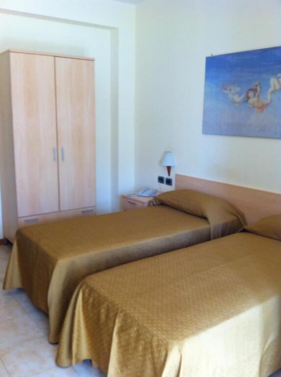 Single Room | Minibar, in-room safe, desk, free WiFi