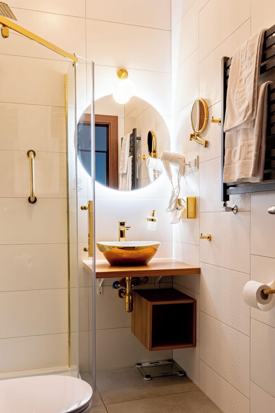 Luxury Single Room, 1 Twin Bed, Terrace | Bathroom | Shower, free toiletries, towels