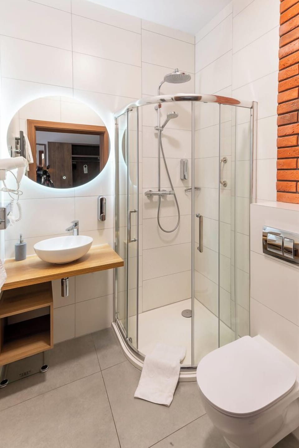 Luxury Single Room, 1 Twin Bed, Terrace | Bathroom | Shower, free toiletries, towels