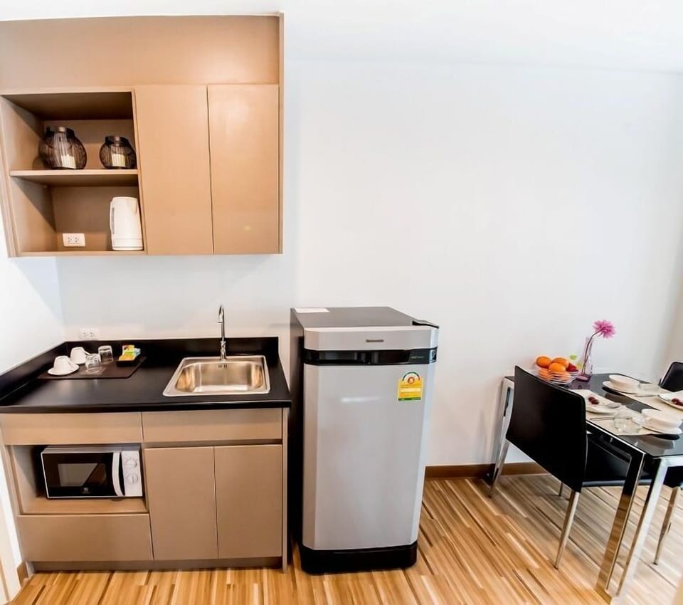 1 Bedroom Apartment with Mountain View | Private kitchenette | Fridge, microwave, electric kettle, cookware/dishes/utensils