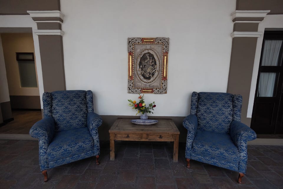 32-inch LED TV with cable channels, TV