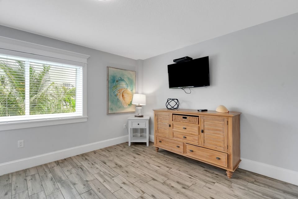 Fourth Bedroom, Twin/Full Bunk