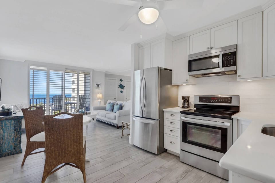 The studio layout allows an unobstructed view of the gulf while lounging, dining or preparing meals in the kitchen.