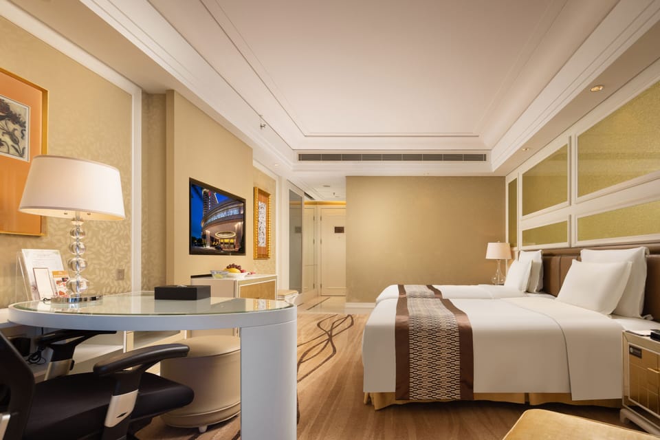 Executive Twin Room | Premium bedding, down comforters, memory foam beds, minibar
