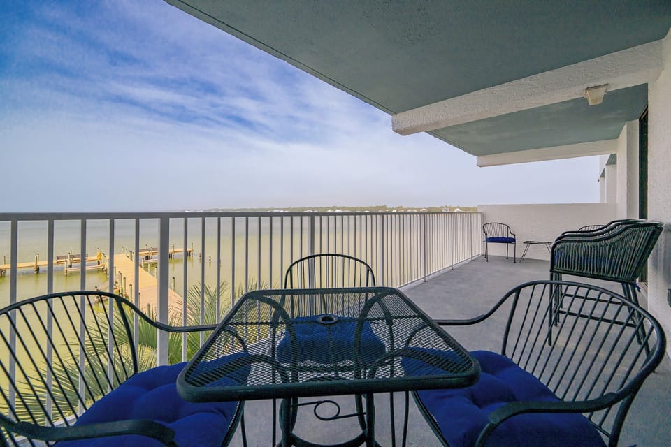 Compass Point 203-02