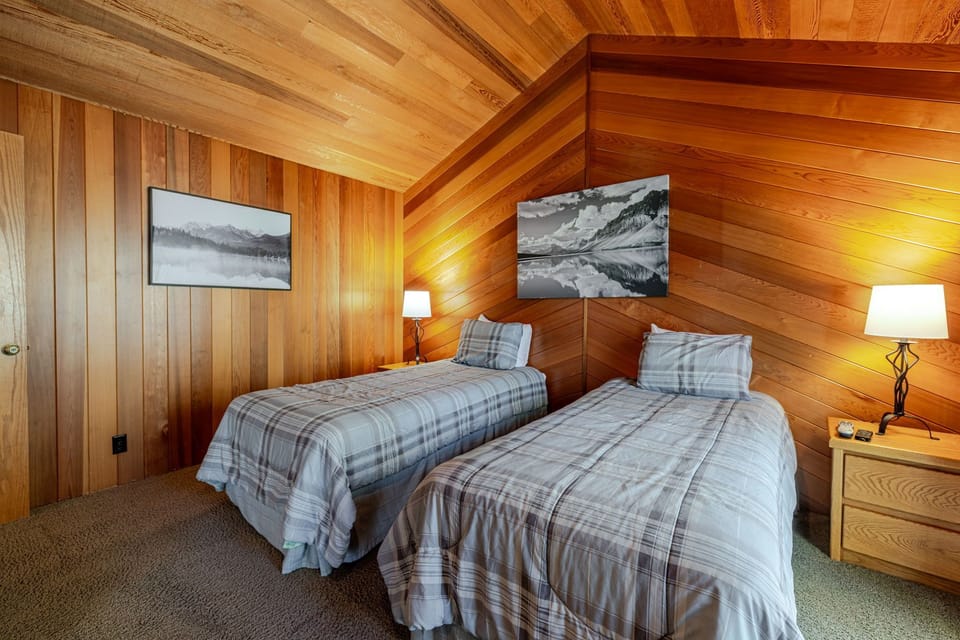 Twin or King Conversion Bedroom - Upstairs