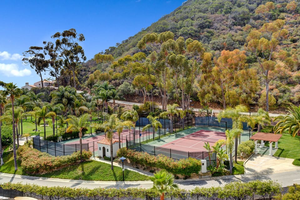 Hamilton Cove - Tennis Courts