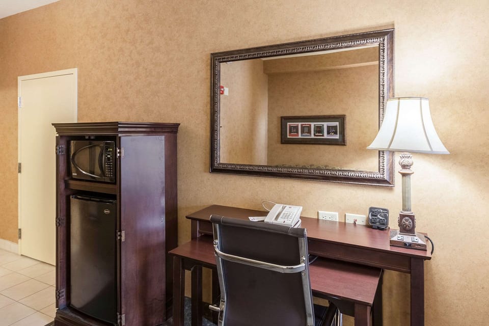 Suite, Multiple Beds, Non Smoking | Desk, soundproofing, iron/ironing board, rollaway beds