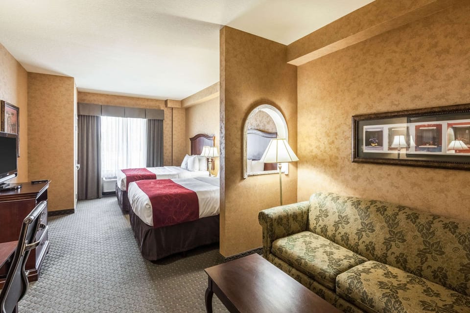 Suite, Multiple Beds, Non Smoking | Desk, soundproofing, iron/ironing board, rollaway beds