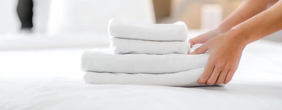 Your room is thoughtfully prepared with fresh linens and plush towels, so you can settle in and unwind the moment you arrive—beach days await!