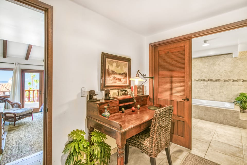H412 - Work space outside bedrooms
