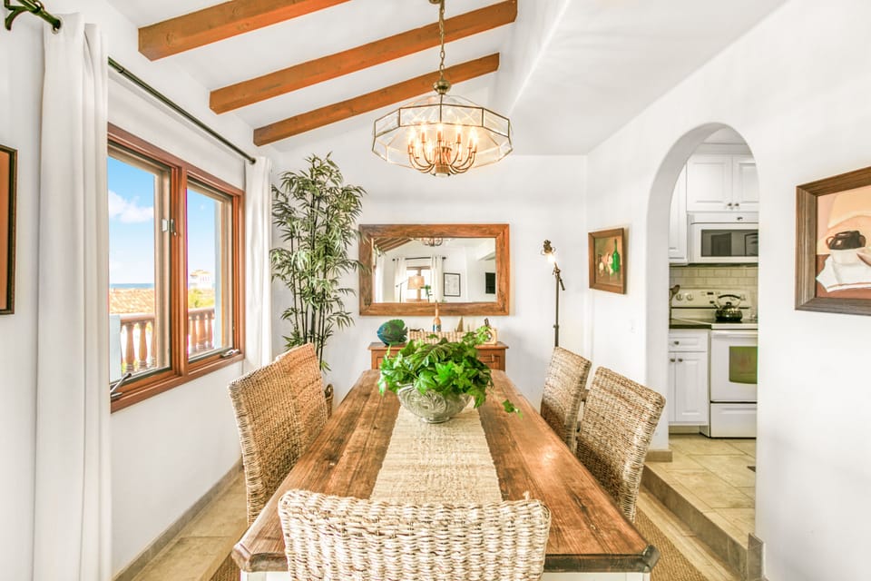 H412 - Dining Area