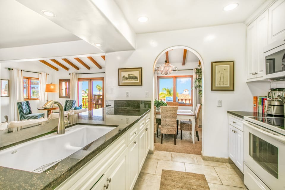 H412 - Kitchen Counters